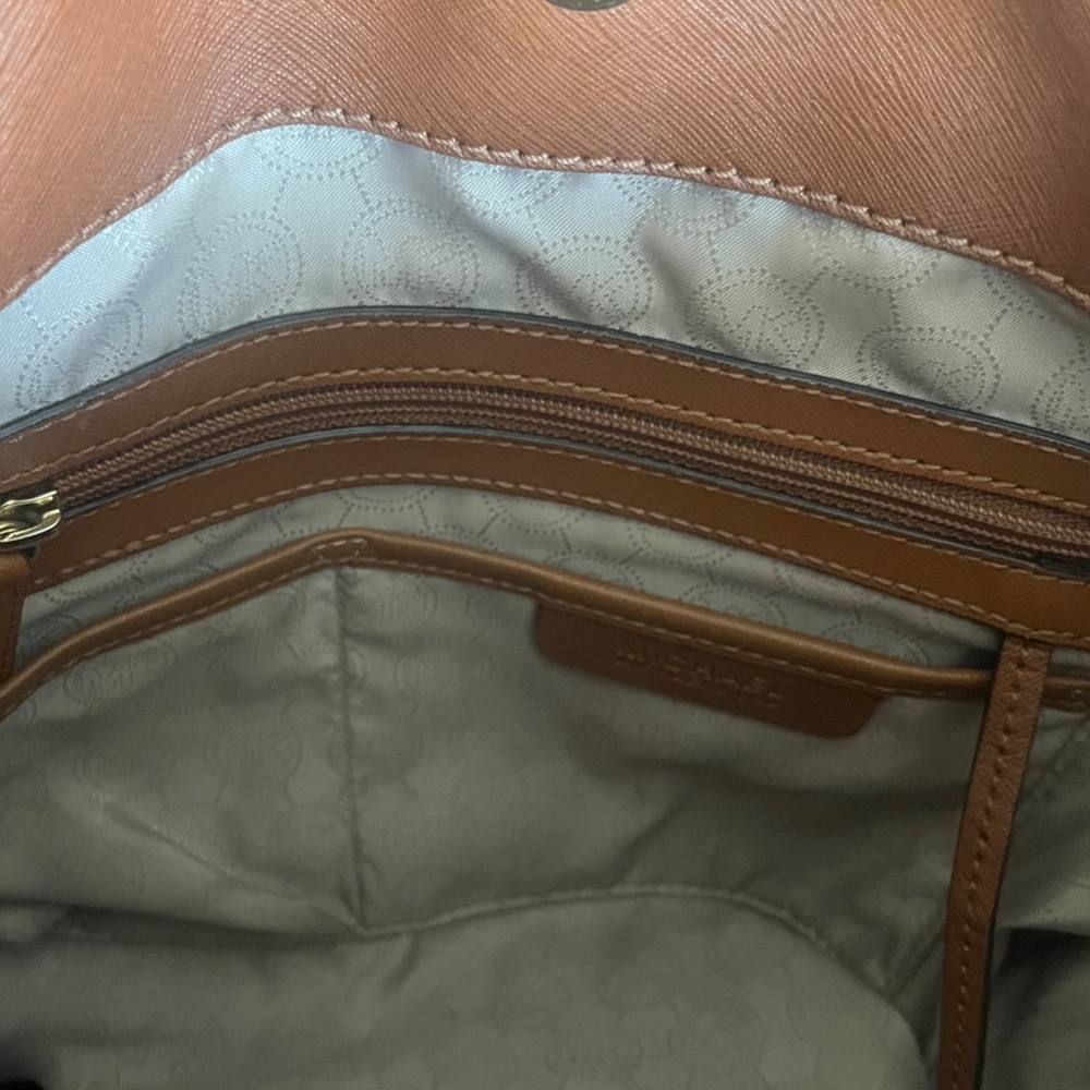 Michael Kors Large Hamilton Bag - Picture 8 of 16